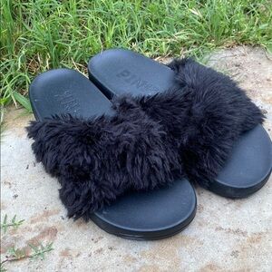 Victoria's Secret PINK Faux Fur Crisscross Slides Black Medium 7/8 puffy straps